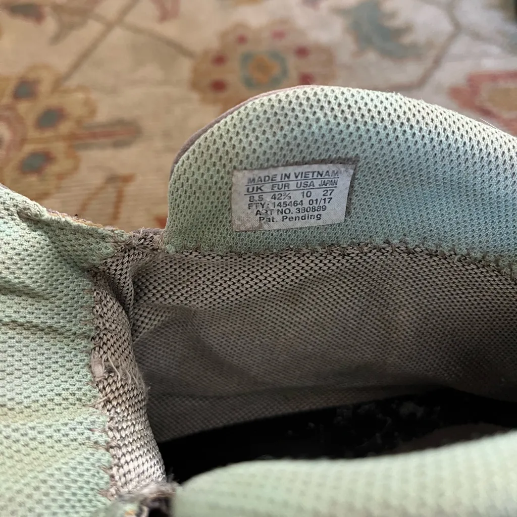 Salomon hiking boots - Image 7