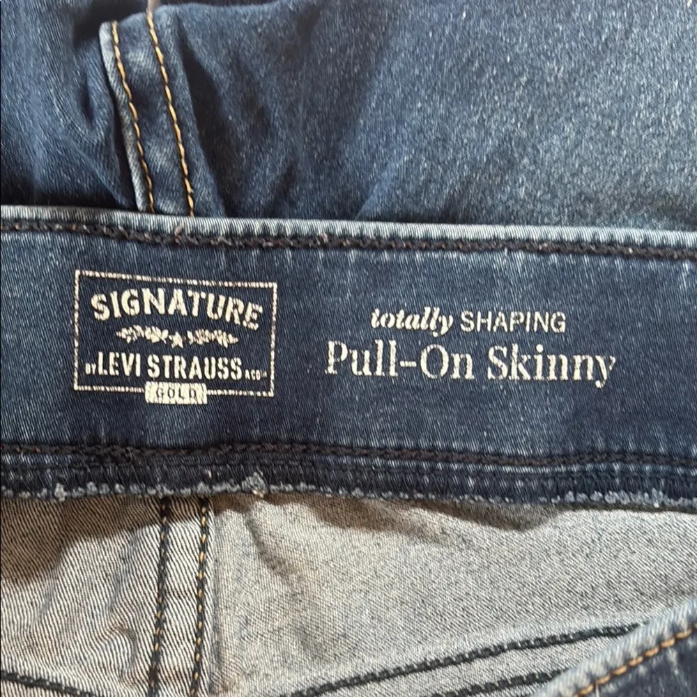 Signature by Levi Strauss Women's Skinny Jeans - Dark Blue - Image 4