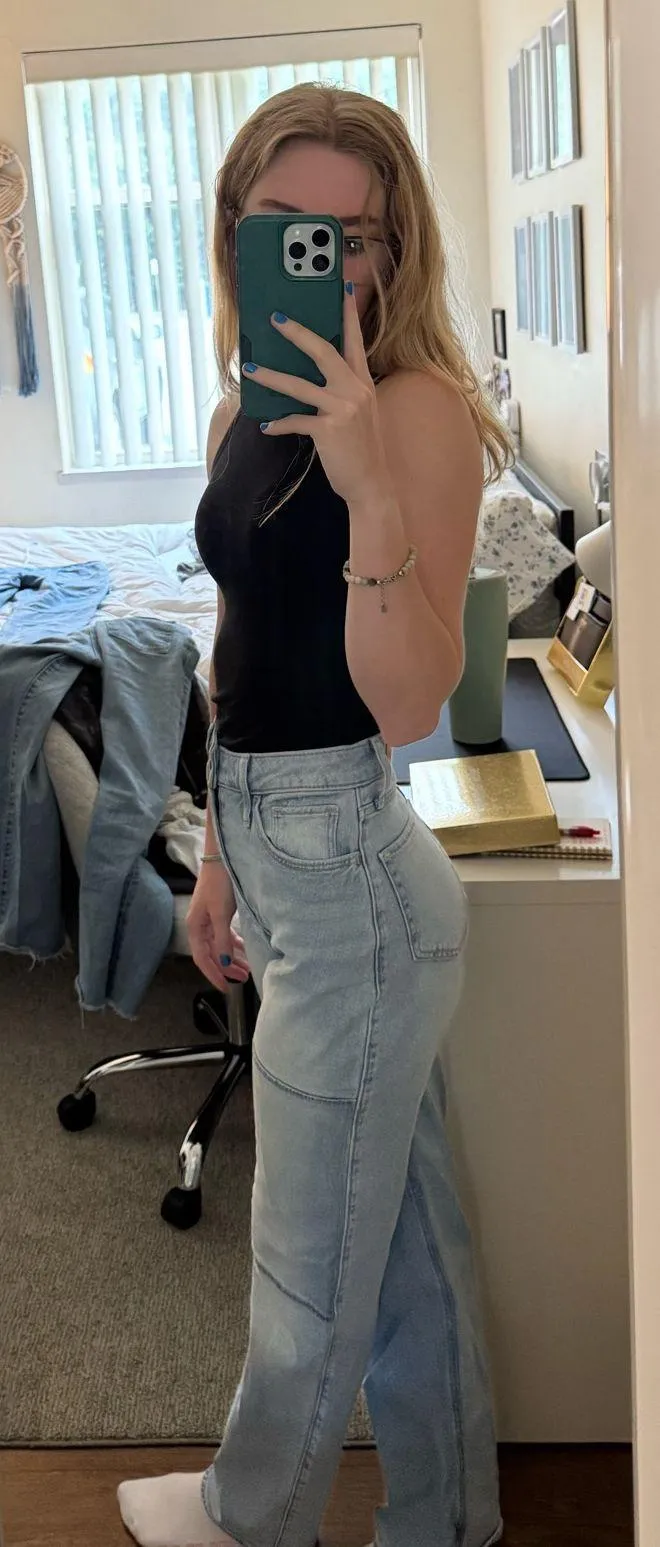 Hollister Curvy Ultra High-Rise Dad Jeans - Image 2