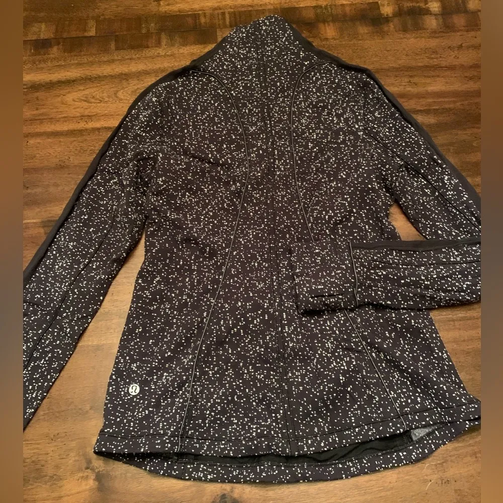 Lululemon Jacket Women’s 10 Run Briskly 1/2 Zip Magnetized Jacquard Black White - Image 5