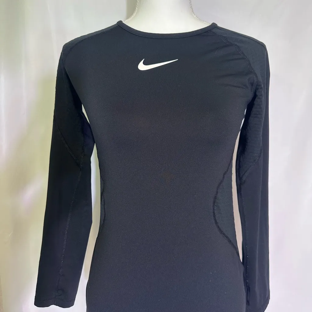 Nike Women's Black Long Sleeve Tee - Image 2