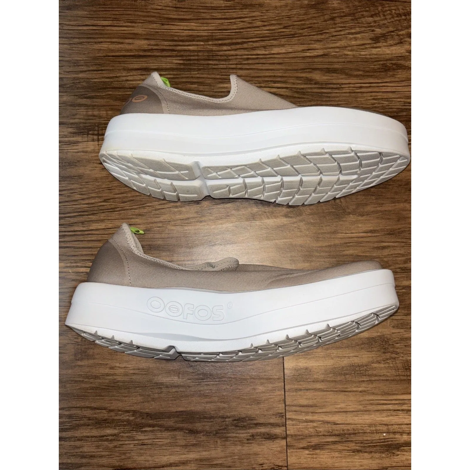 OOfos OOmg eeZee Womens 11W Brown Recovery Cushion Slip - Image 7