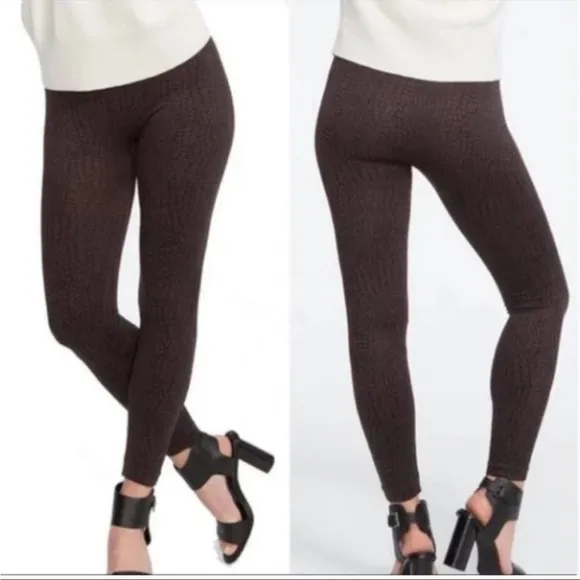 Spanx Look At Me Now Seamless Leggings in
Crocodile Animal Print sz L - Image 2
