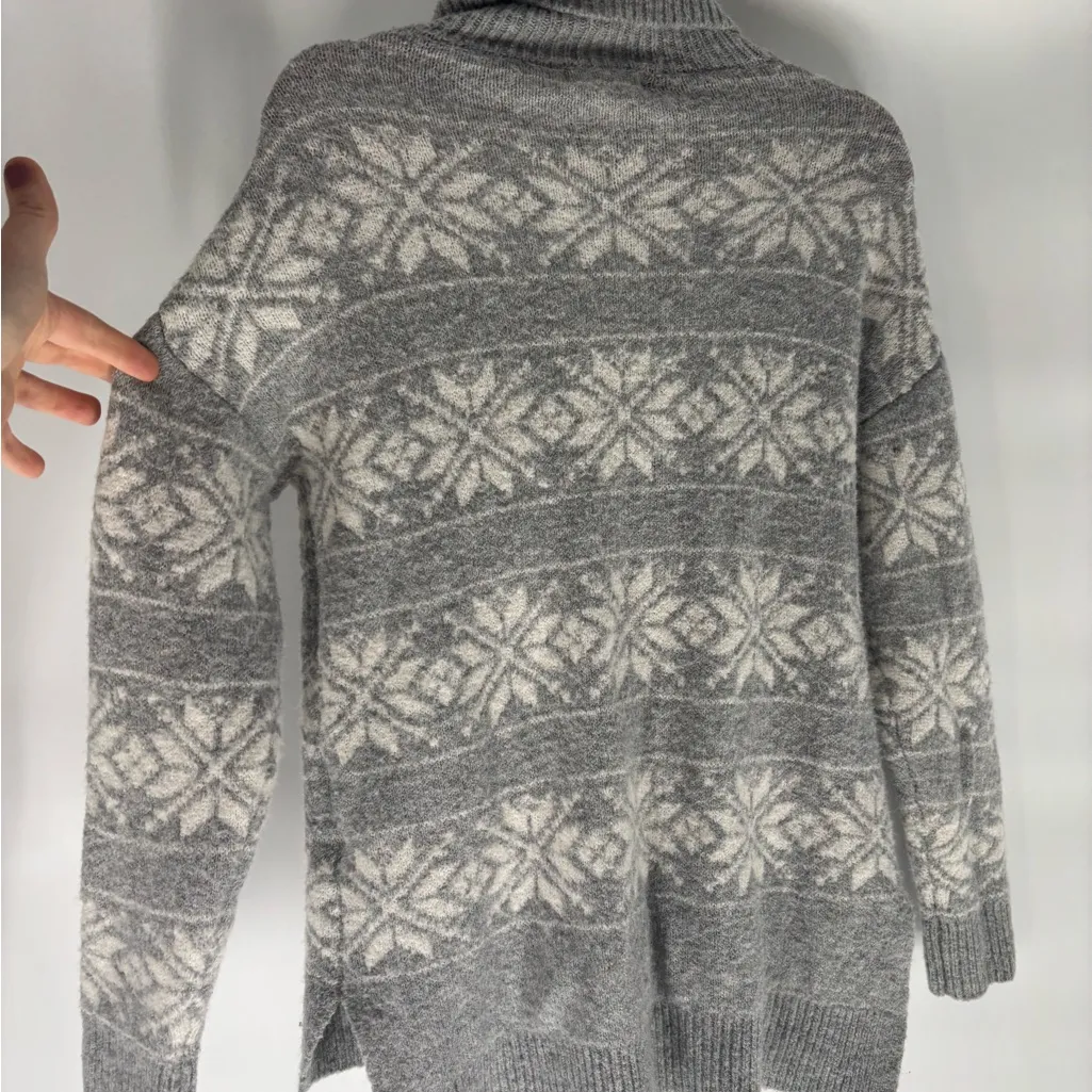 Cupcakes & Cashmere Super Soft Snowflake Sweater Gray - Image 4