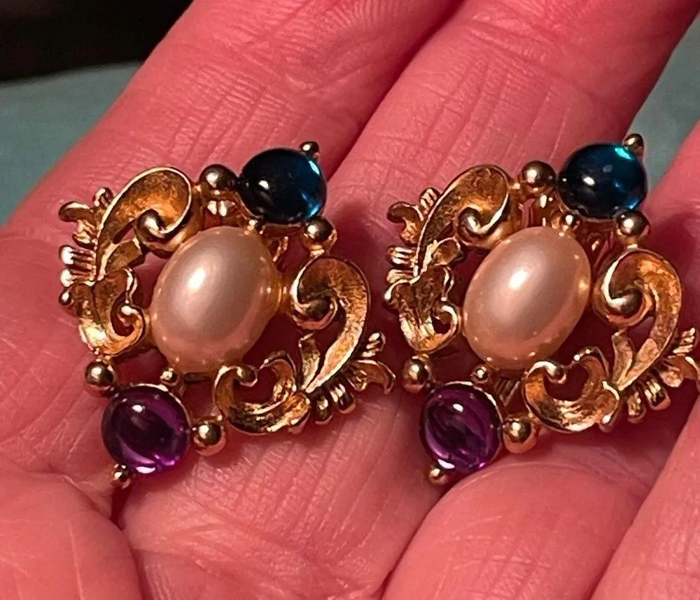 Vintage Trifari Clip On Earrings - Image 7