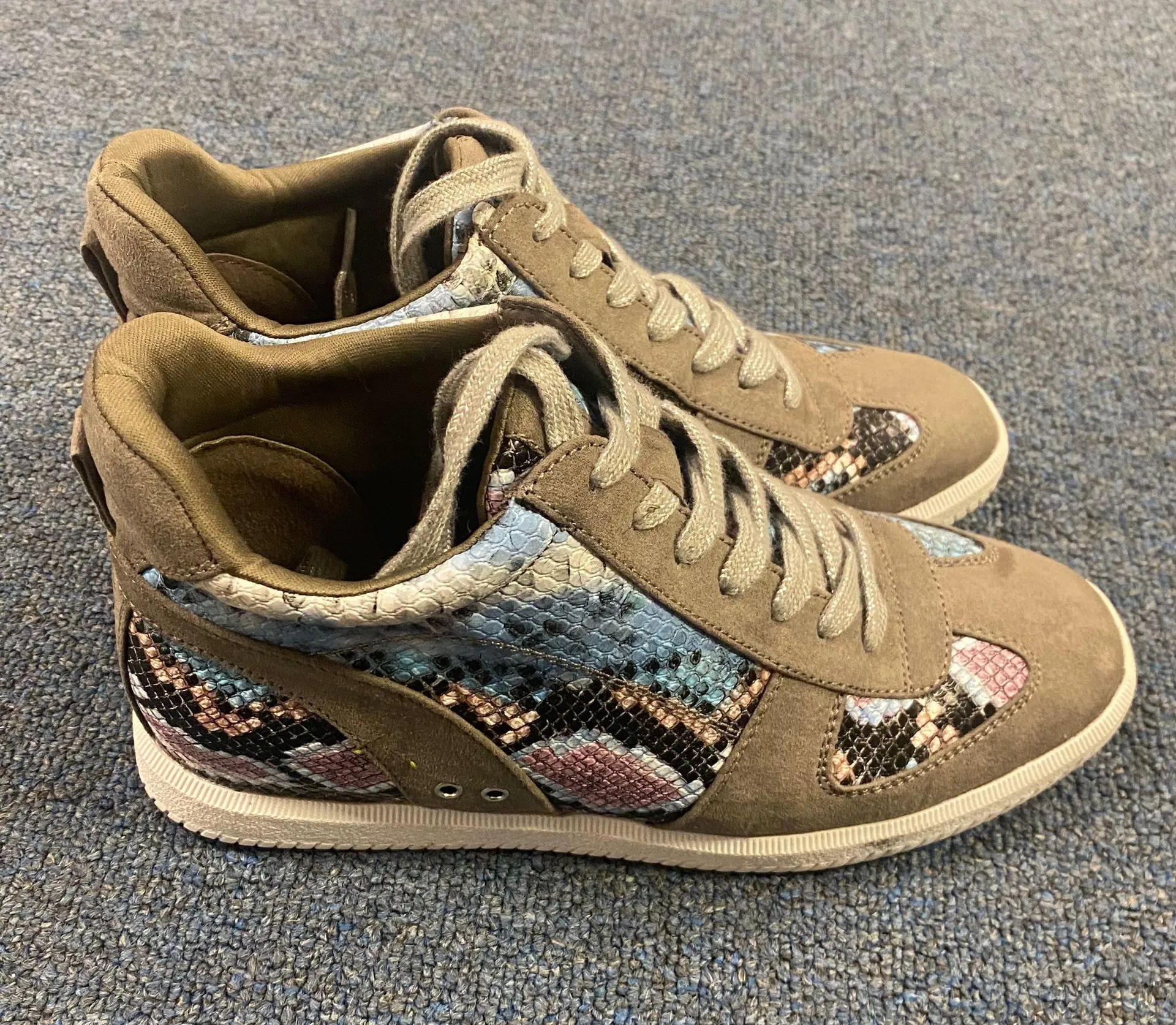 boutique shoes Size 8.5 - Image 2