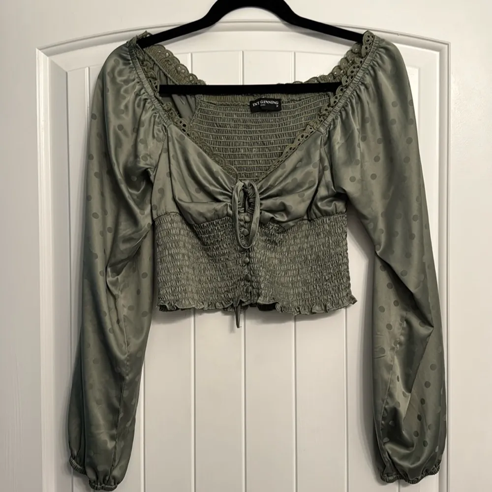 , green polkadot scrunched, long sleeve crop top - Image 2