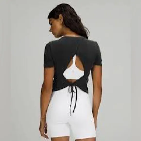 Lululemon Open Tie-Back Short Sleeve Shirt in size Small - Image 3