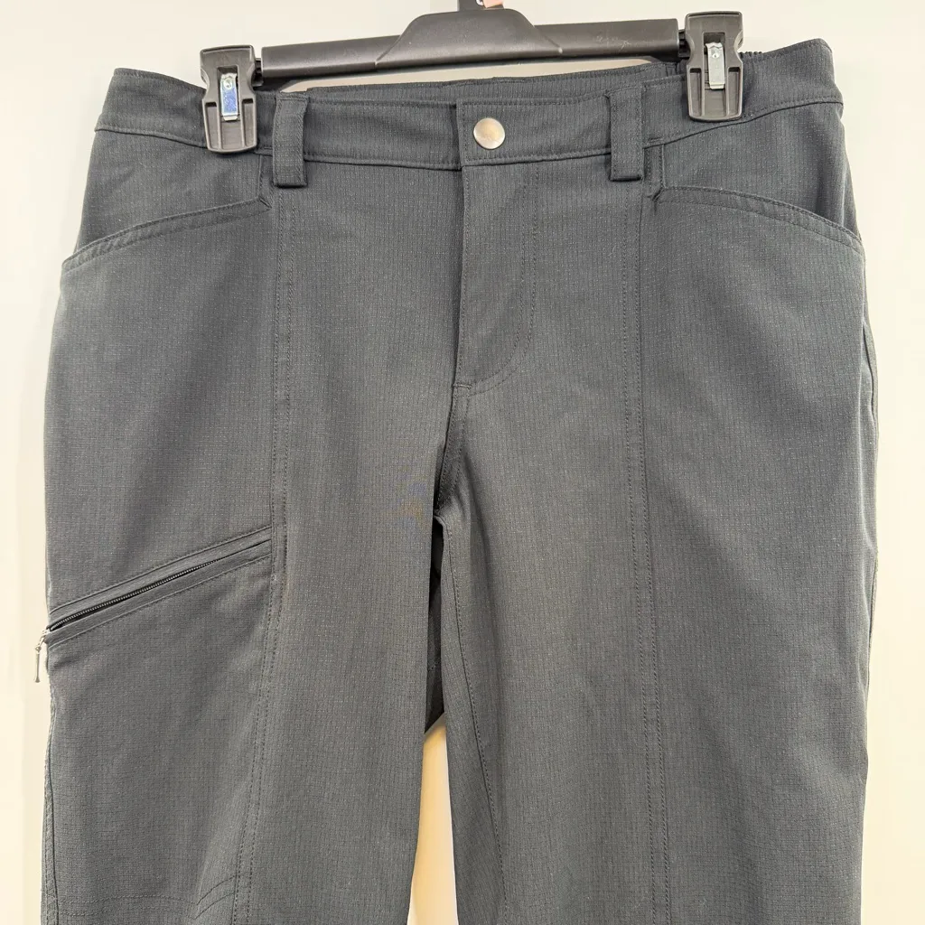 Duluth Trading Co Women's 8 Breezeshooter Slim Leg Convertible Pants black - Image 2