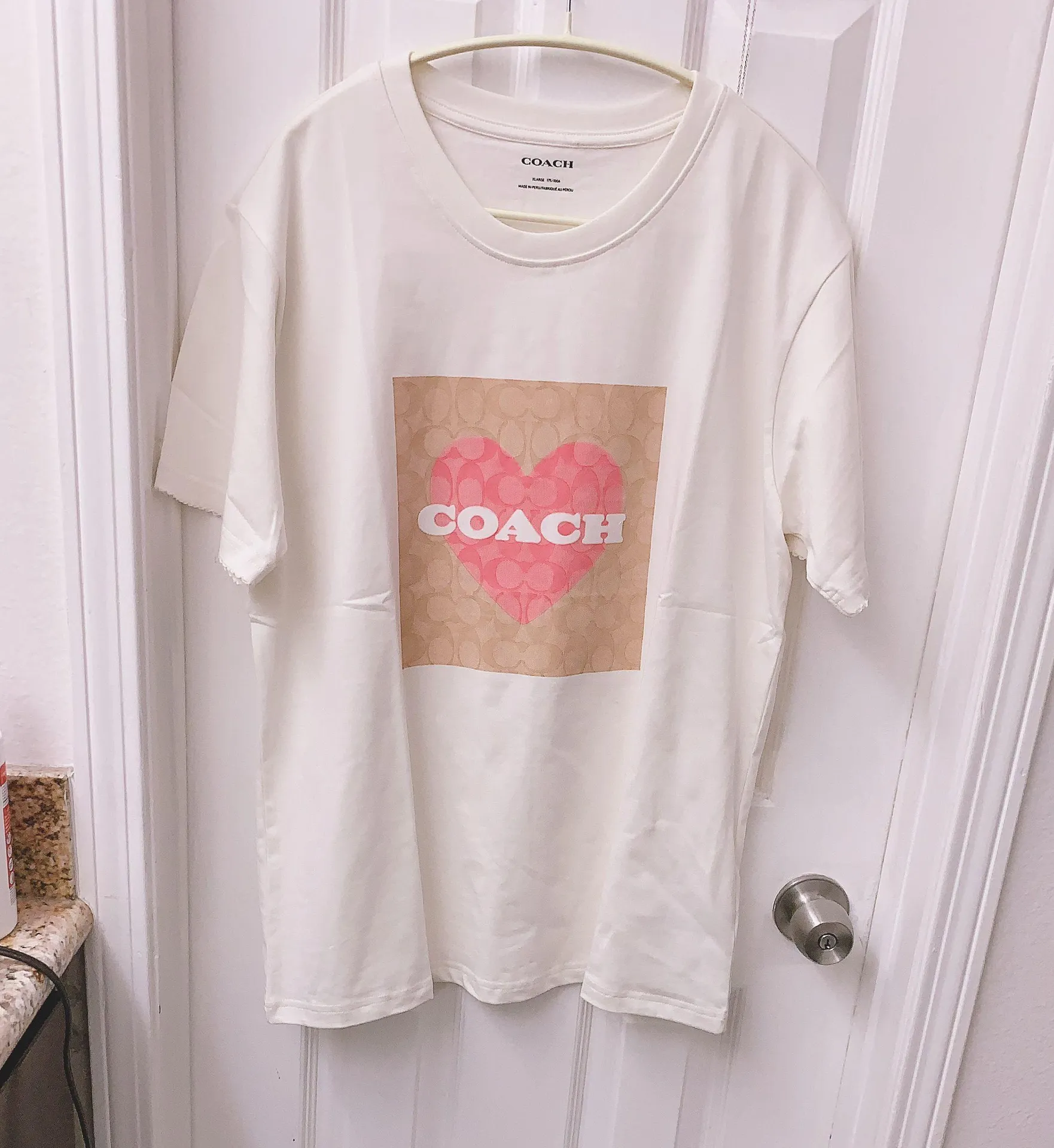 Women  Signature Heart T Shirt M - Image 7