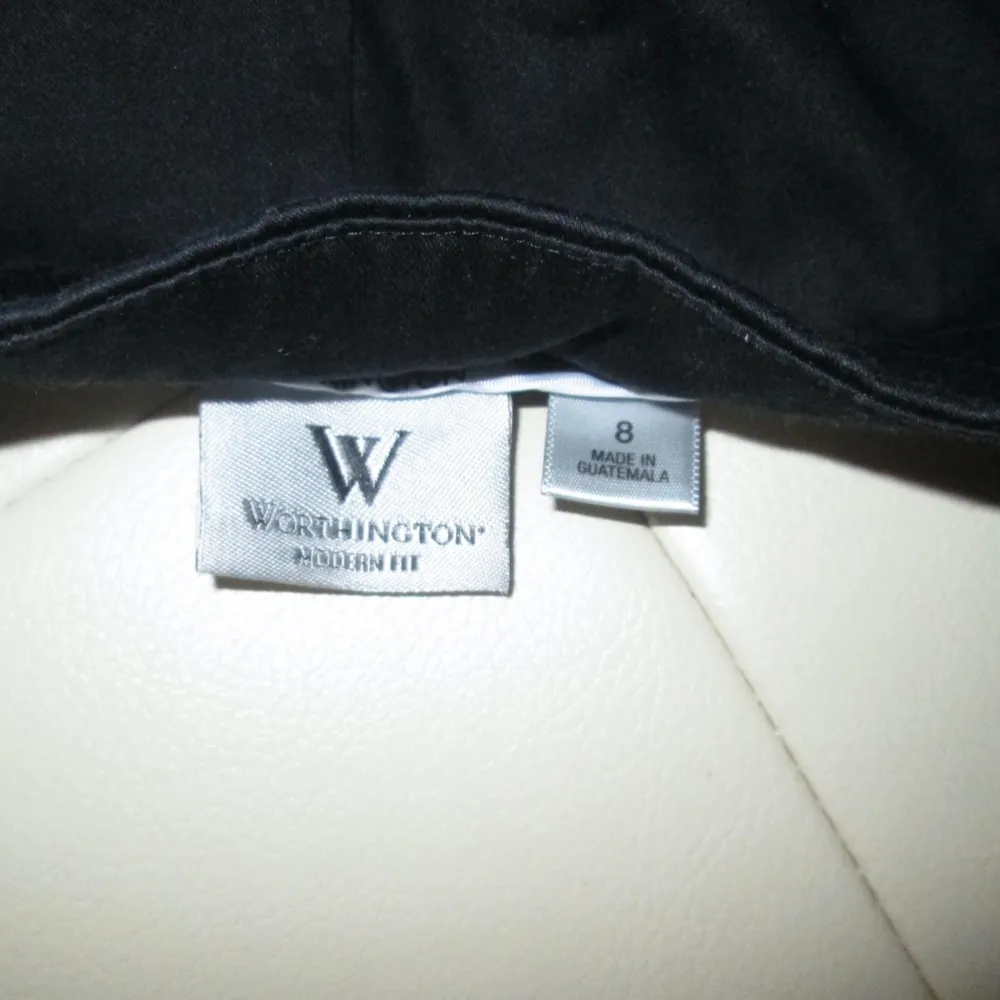 Worthington Black Shorts - Size 8 - Image 3