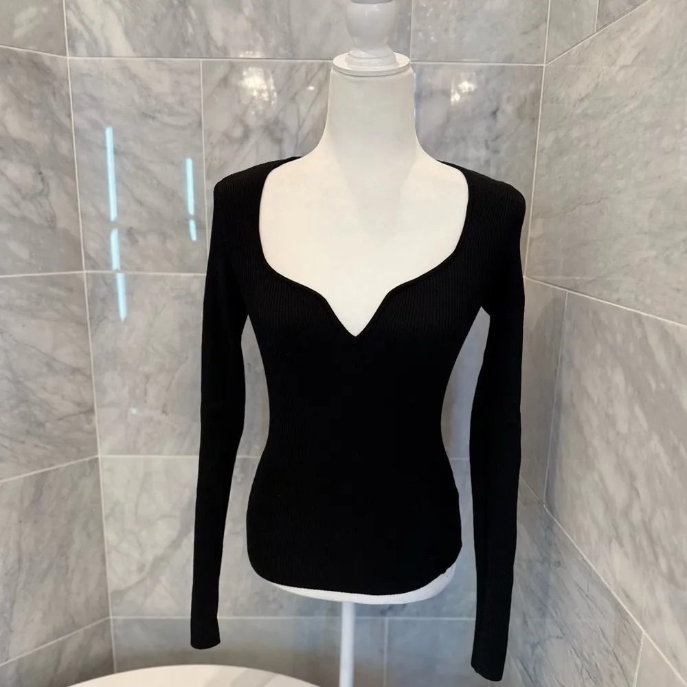 H&M black ribbed knit sweetheart neckline top/sweater, size small - Image 7