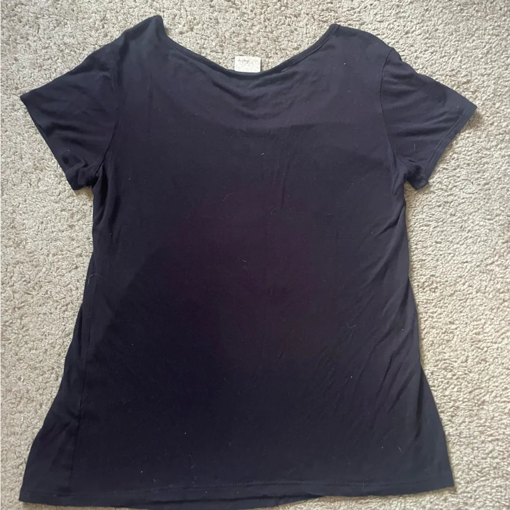 Buckle Black and tan cross short sleeve shirt with sparkles size small - Image 4