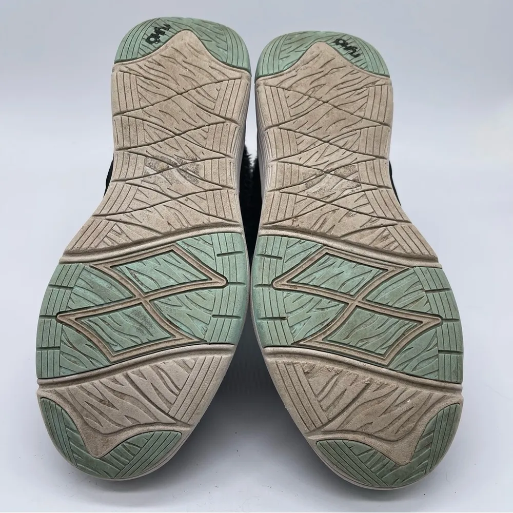 Faux Fur Lined Snow Boots. Size 9M. In excellent condition! - Image 7