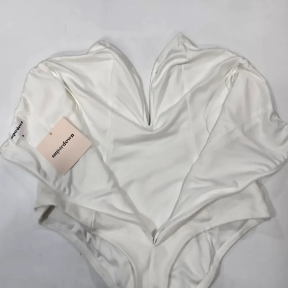 Superdown Gianna Sweetheart Bodysuit in White - Image 8
