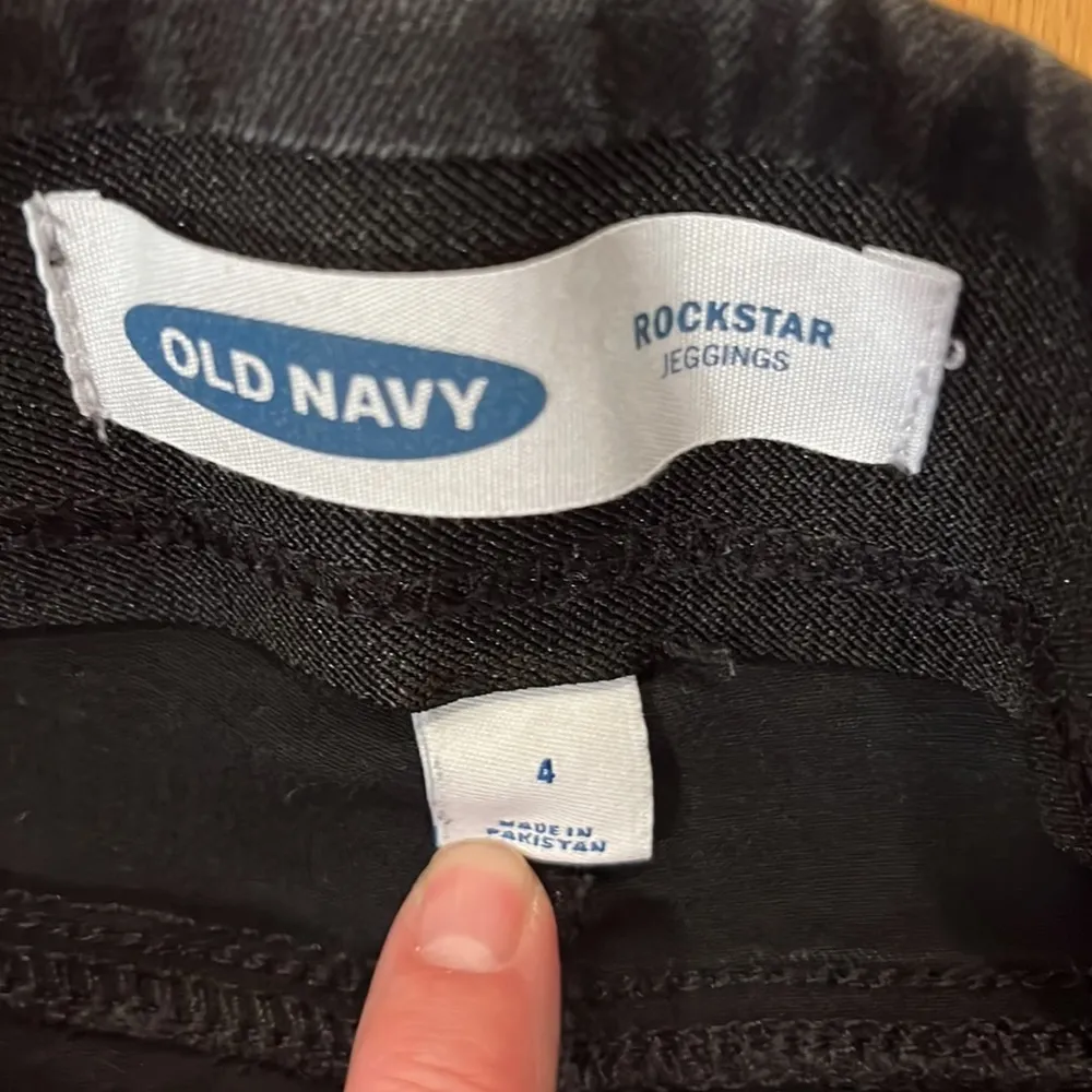 OLD navy women black pull on rockstar jegging jeans size 4. - Image 3