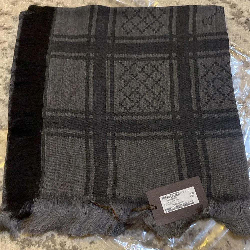 Gucci Shawl Surviee 140X140 80% wool 20% silk Scarf - Image 2