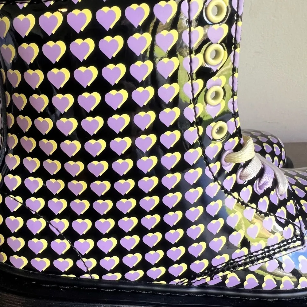 Dr. Martens Junior 1460 Patent Heart Printed Lace Up Boot Size 5 #1101 - Image 2