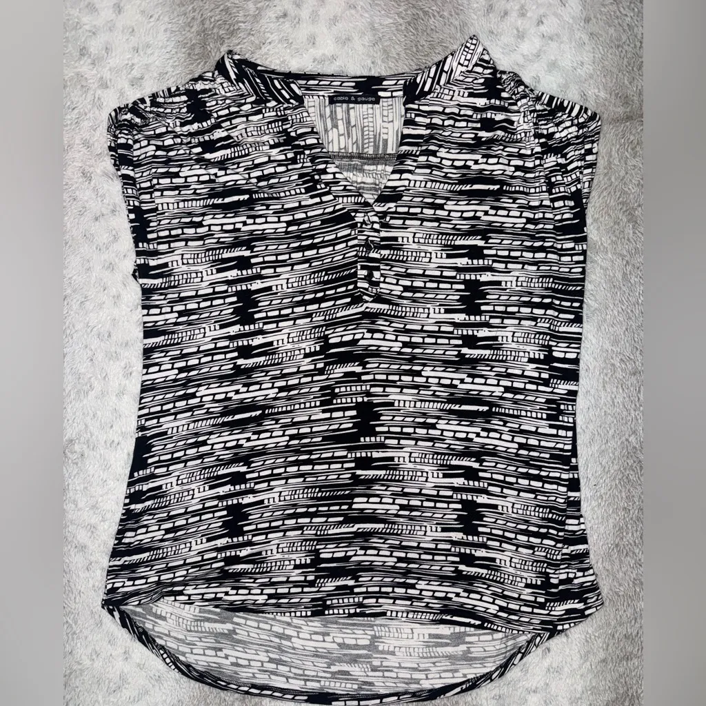 Cable & Gauge Black and White Blouse - Image 4