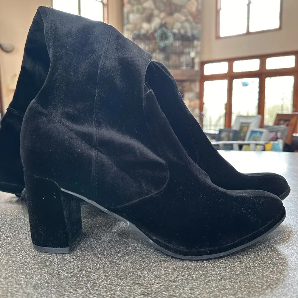 Marc Fisher Black Velvet, Block Heeled,
Over The Knee Boots, Size 9.5 - Image 5