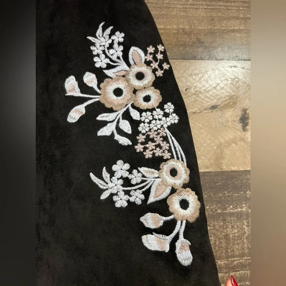 Embroidered Black Skirt - Image 8