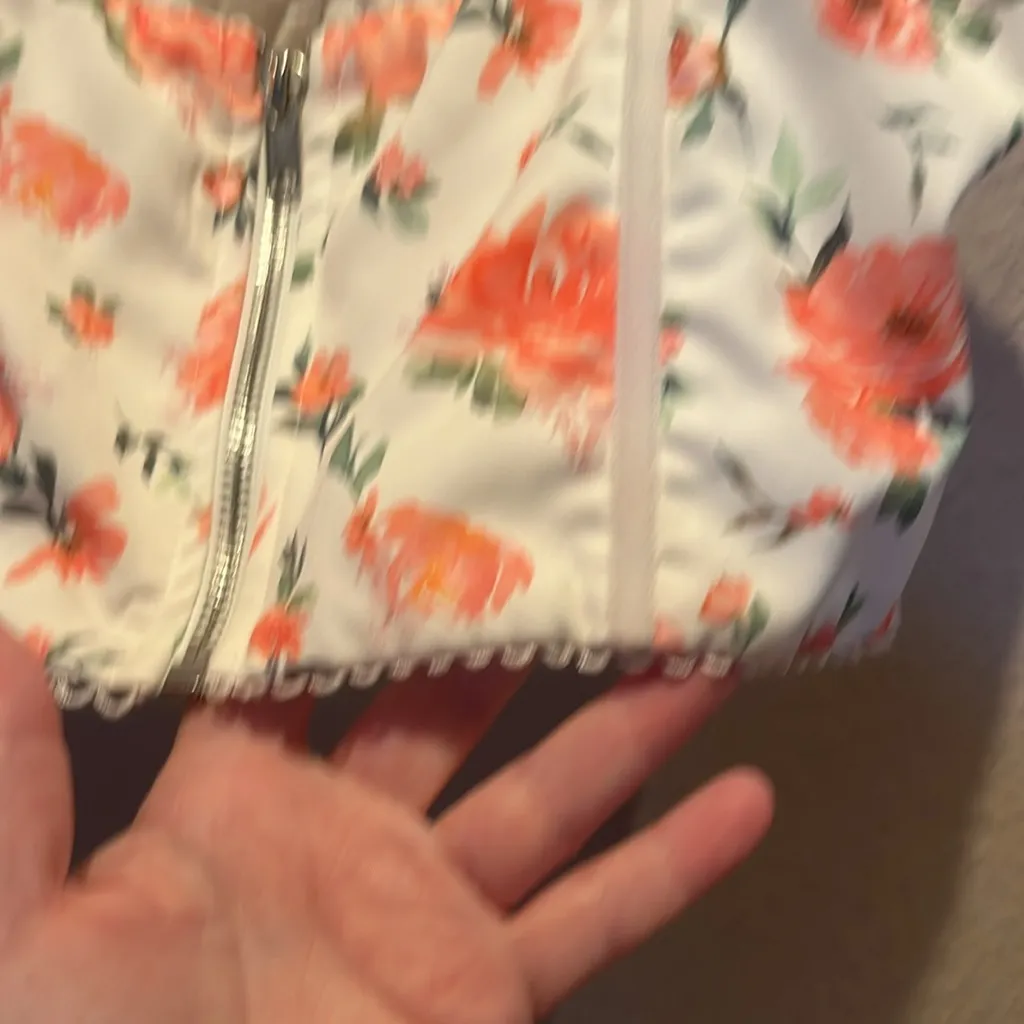 White Fox Women’s Floral Bustier Crop Top Size Medium - Image 8