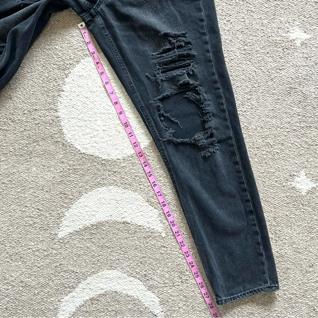 American Eagle Black High Waisted Mom Jeans Size 8 Long - Image 6