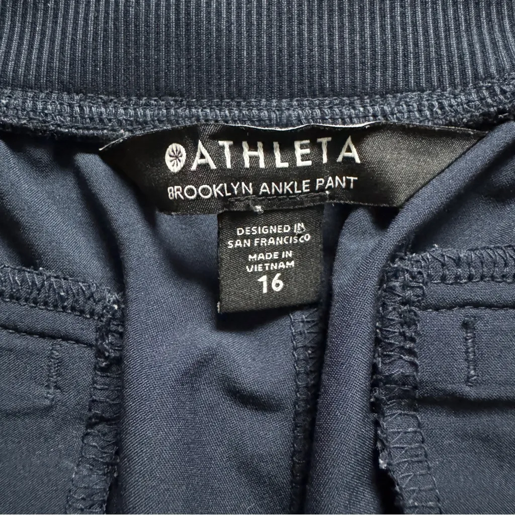 Athleta Navy Blue Brooklyn Mid Rise Ankle Pant Size 16 - Image 4