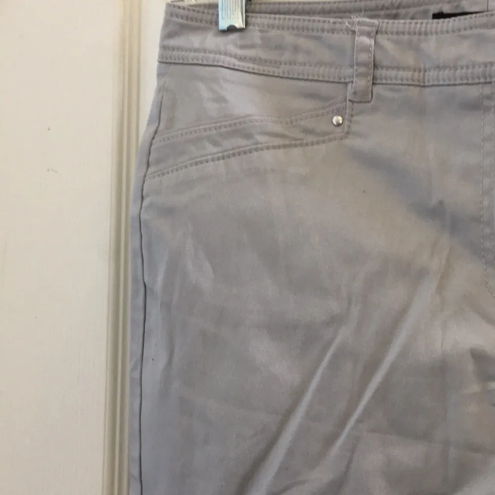 FINAL MARKDOWN Zac and Rachel capris 10 - Image 3