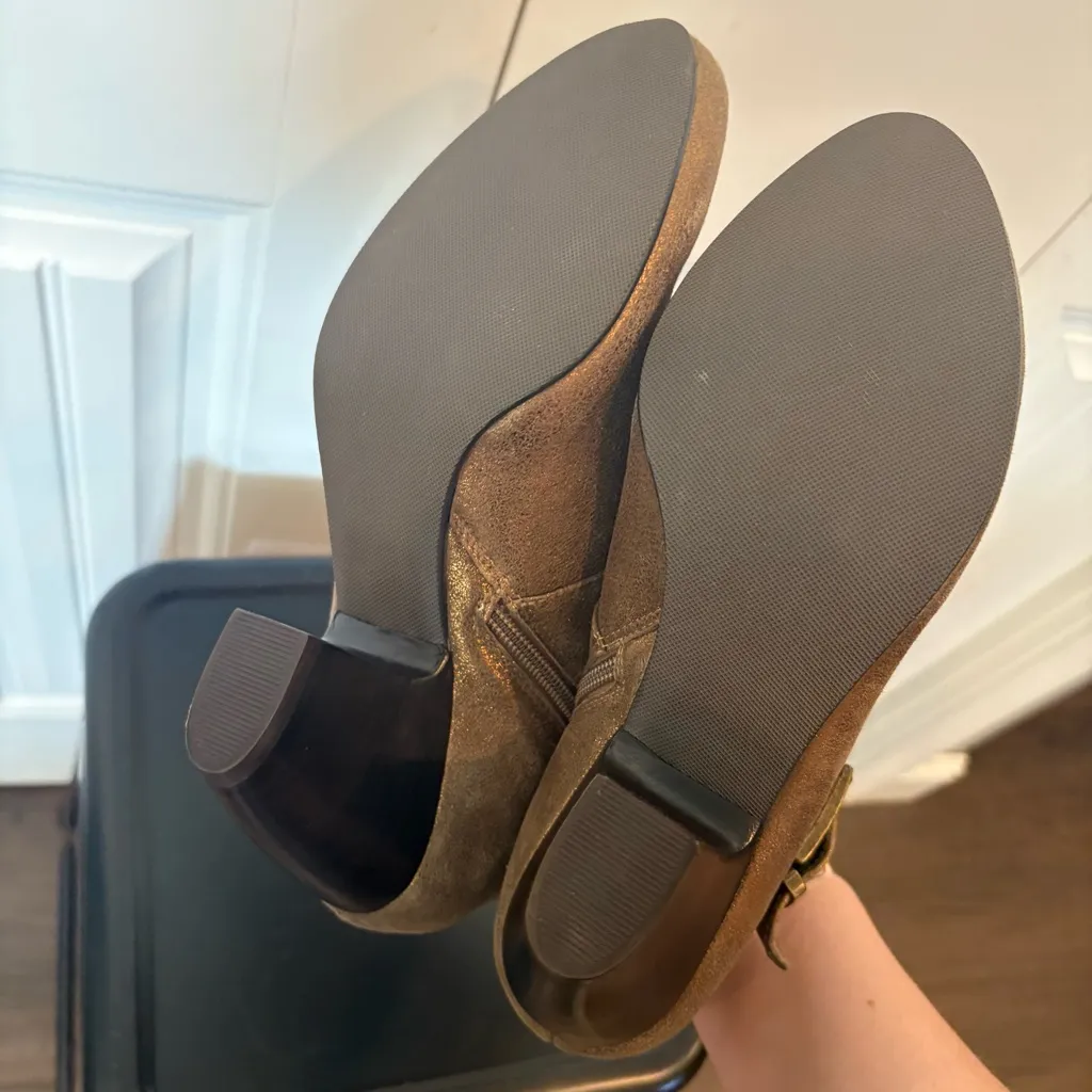 Chico’s Bronze Heeled Ankle Boots Size 9.5 - Image 10
