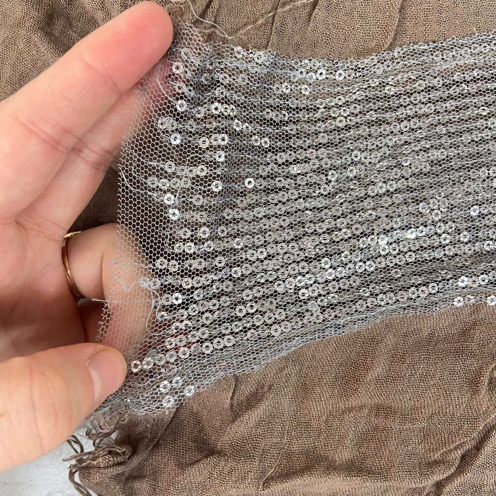 Vintage brown soft lightweight knit silver sequin fringe scarf wrap casual - Image 3