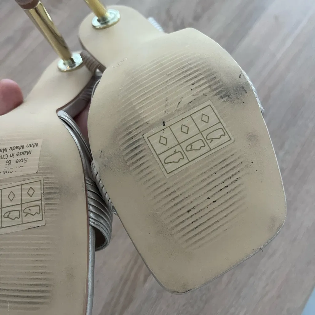 Journee Collection Women Gold Annett Mid heel open toe pump 8.5 like new target - Image 9