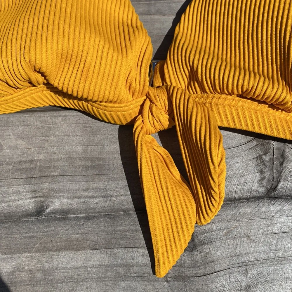 Stunning Yellow/Orange Bikini Top Tie Front great texture Sz M Vibrant Rio Yellow Size M - Image 2