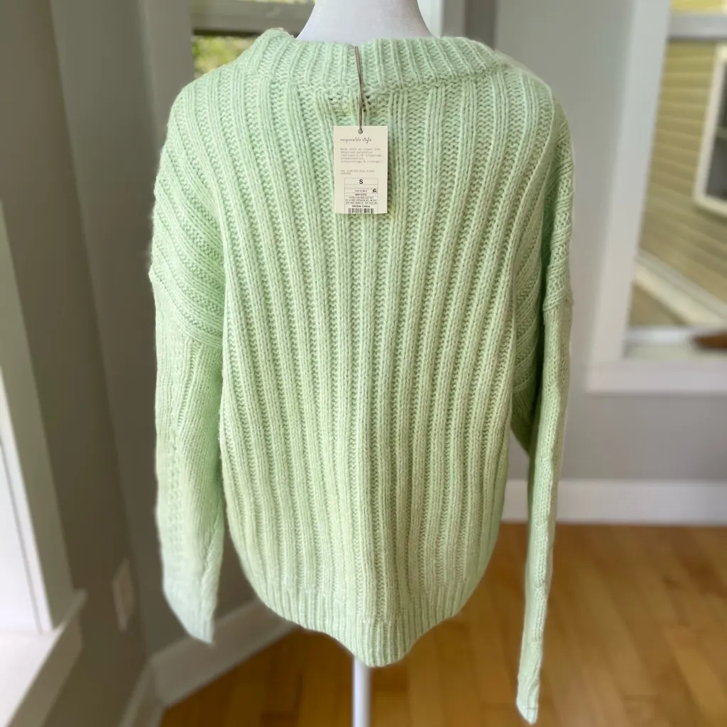 A New Day Light Green Cableknit Cropped Crewneck Sweater Size Small - Image 5