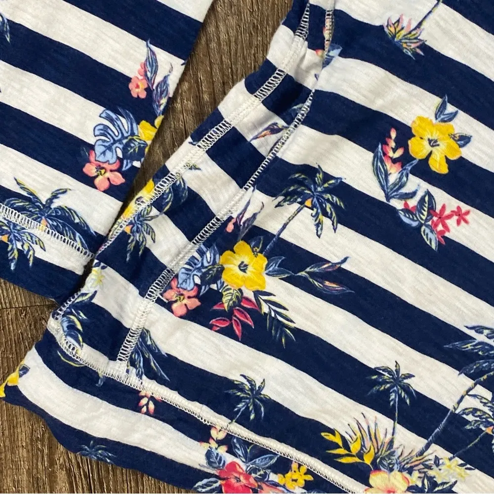 Tommy Bahama Shirt Women Size XS White Blue Floral Snap Mock Neck Front Pocket - Image 4