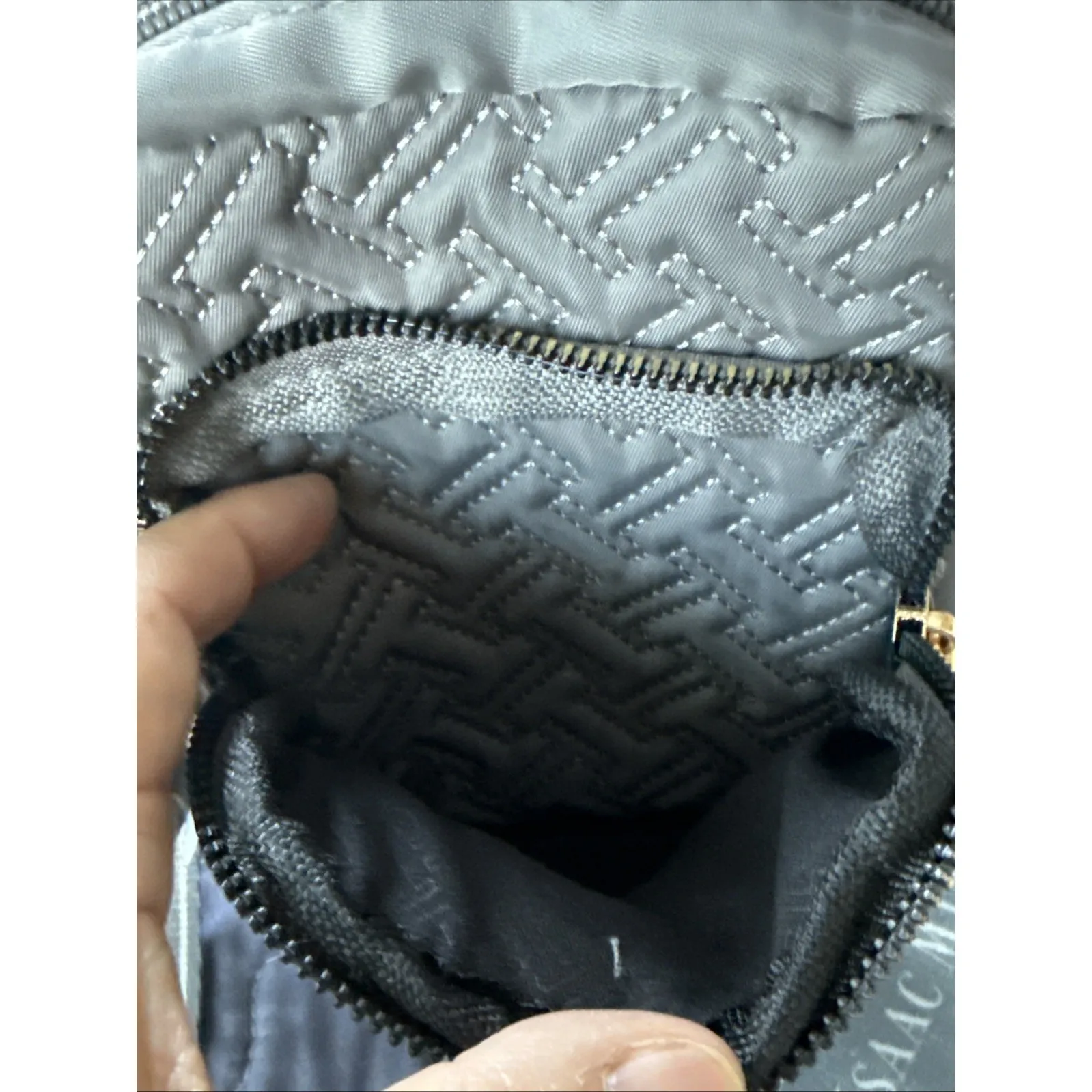 NWT Isaac Mizrahi Quilted Puffer Gray Crossbody Bag Gold Tone Hardware - Image 6