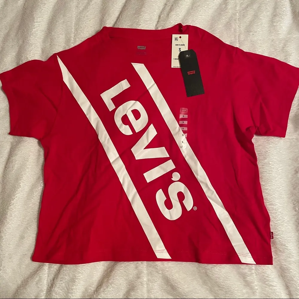 Levi’s Women’s Cotton Cropped Graphic Print Tee - Image 3