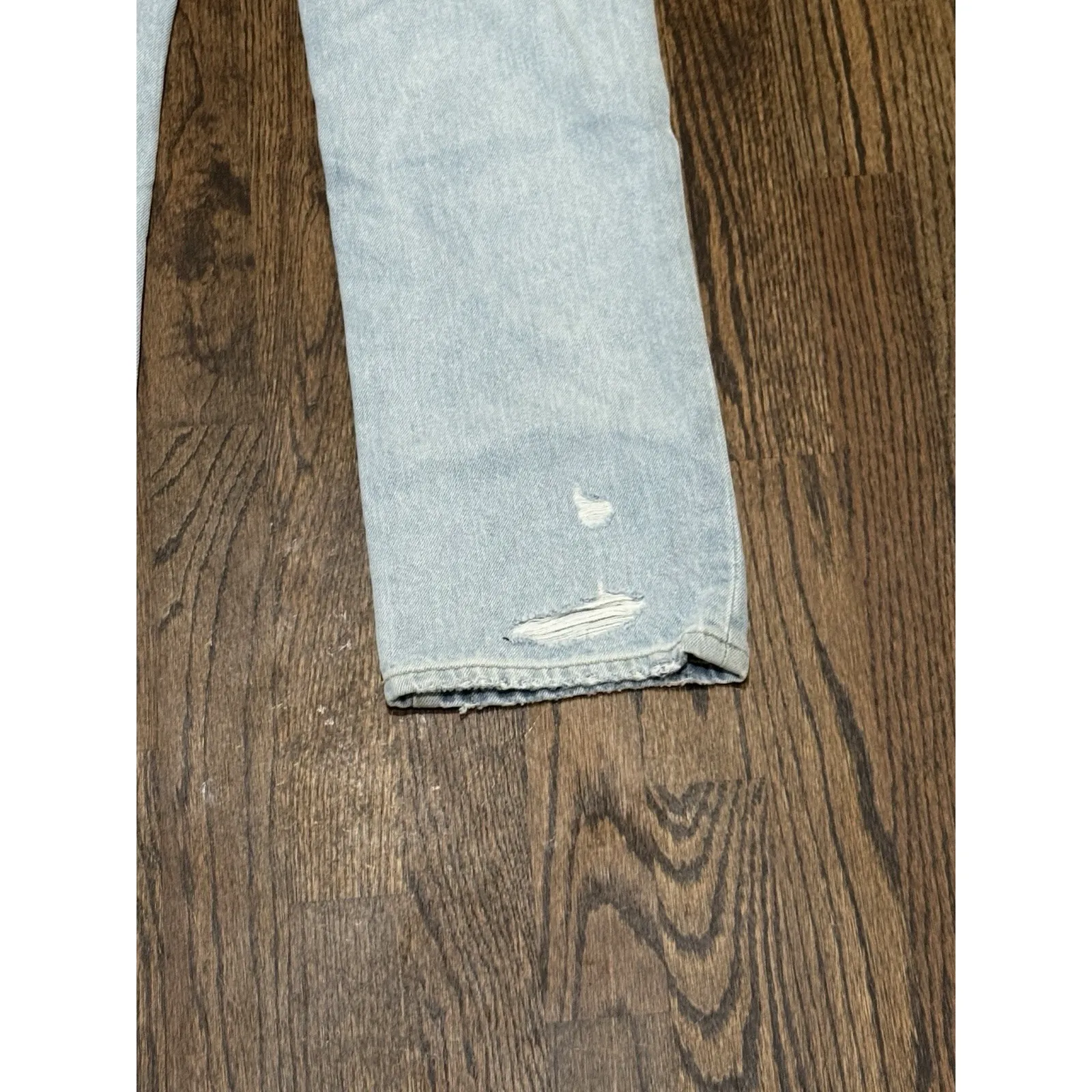 REECE HIGH RISE SLIM Straight Light Wash Size 26‎ Slightly Distressed - Image 4