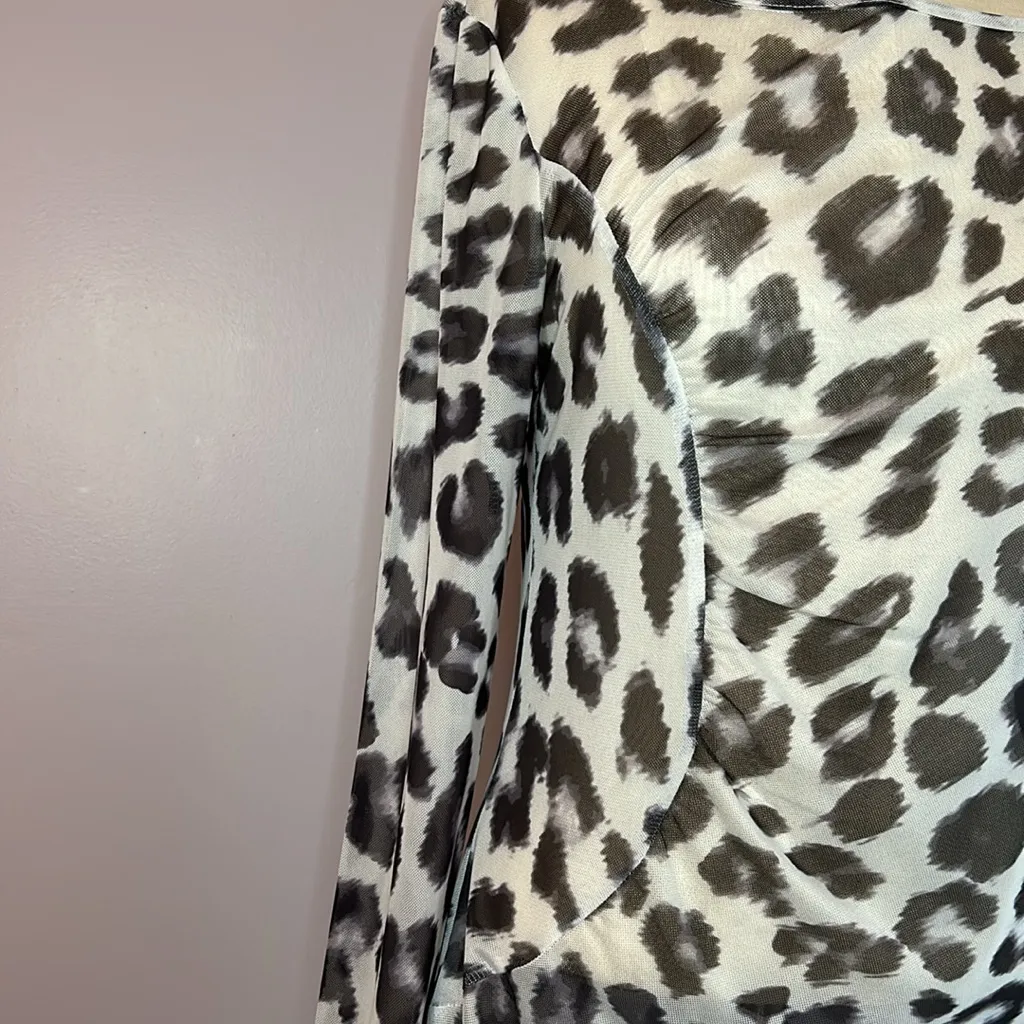 White House Black Market semi sheer mesh snow leopard long sleeve top Size Small - Image 3
