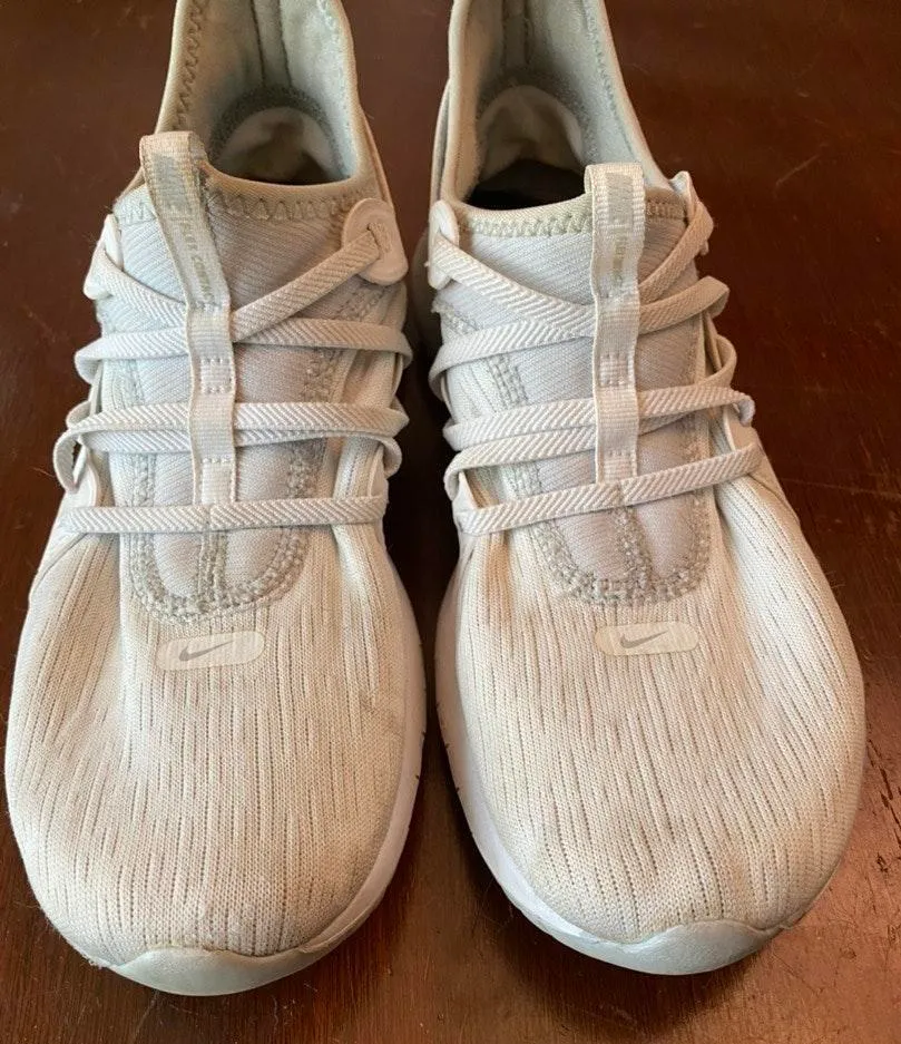 Nike White  Shoes - Image 2