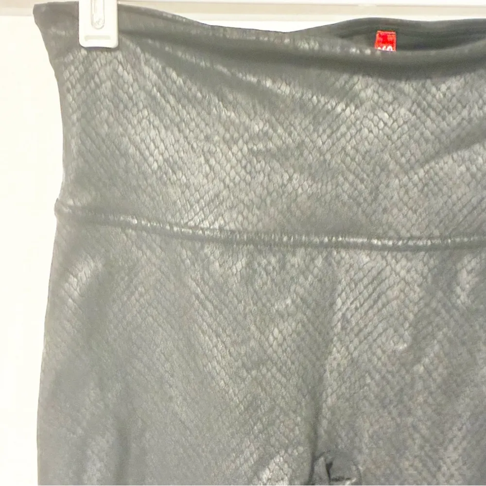 Spanx Medium Faux Leather Bike Shorts Shiny Snakeskin Stretch High Waist Black - Image 2