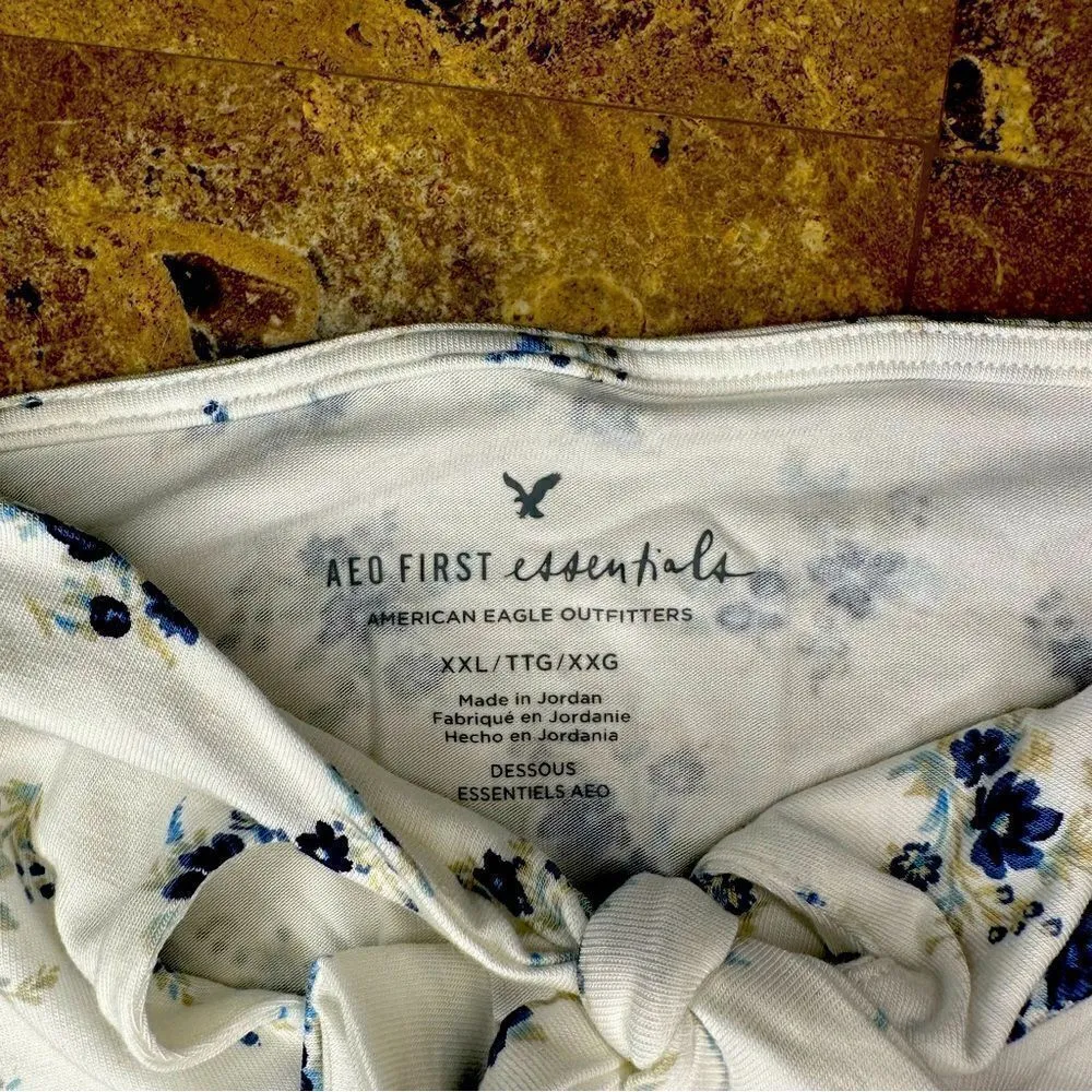 American Eagle First Essentials White Floral Crop Top - Image 5