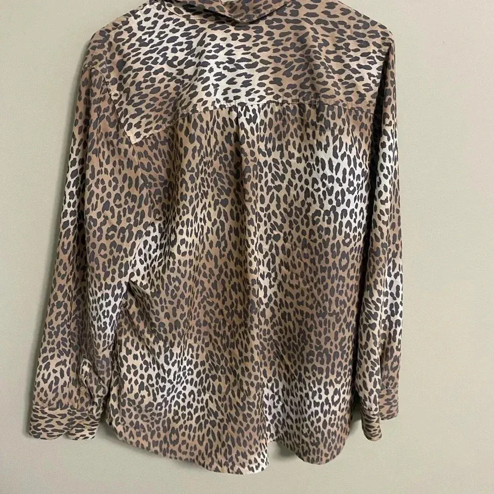 Chico’s Button Down Shirt Brown Tan Cheetah Print Pockets Size 2 Medium 12 - Image 2