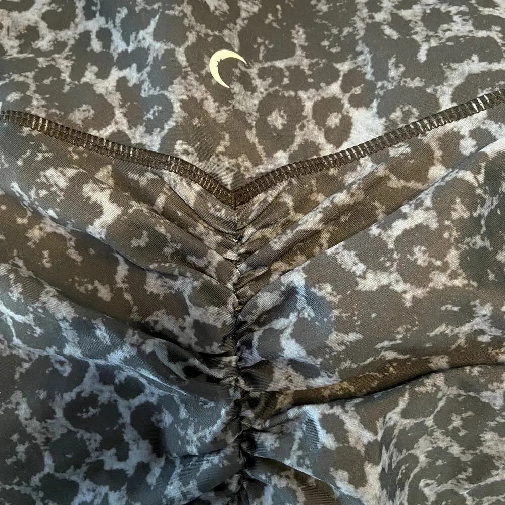 Zyia Active Light N Tight Leggings Scrunchy 7/8 High Rise Stone Leopard Blue 4 - Image 4