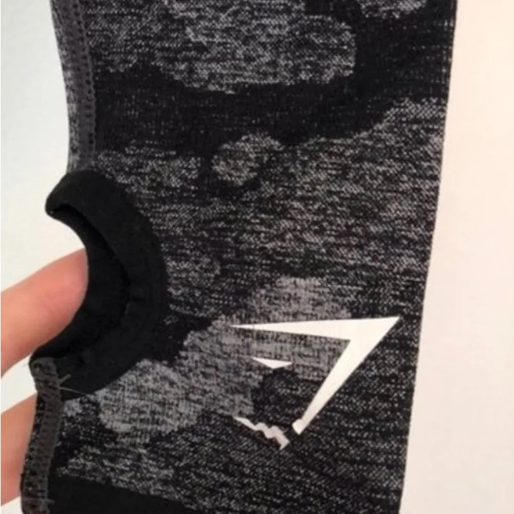 GYMSHARK Adapt Camo Seamless Long Sleeve Crop Top - Image 10