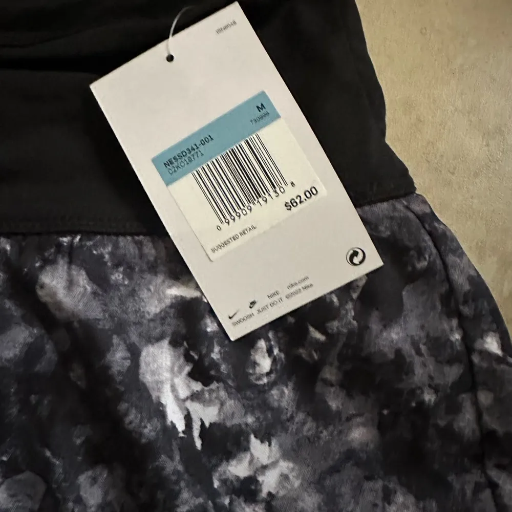 NWT Nike Womens Size Medium Shorts - Image 2