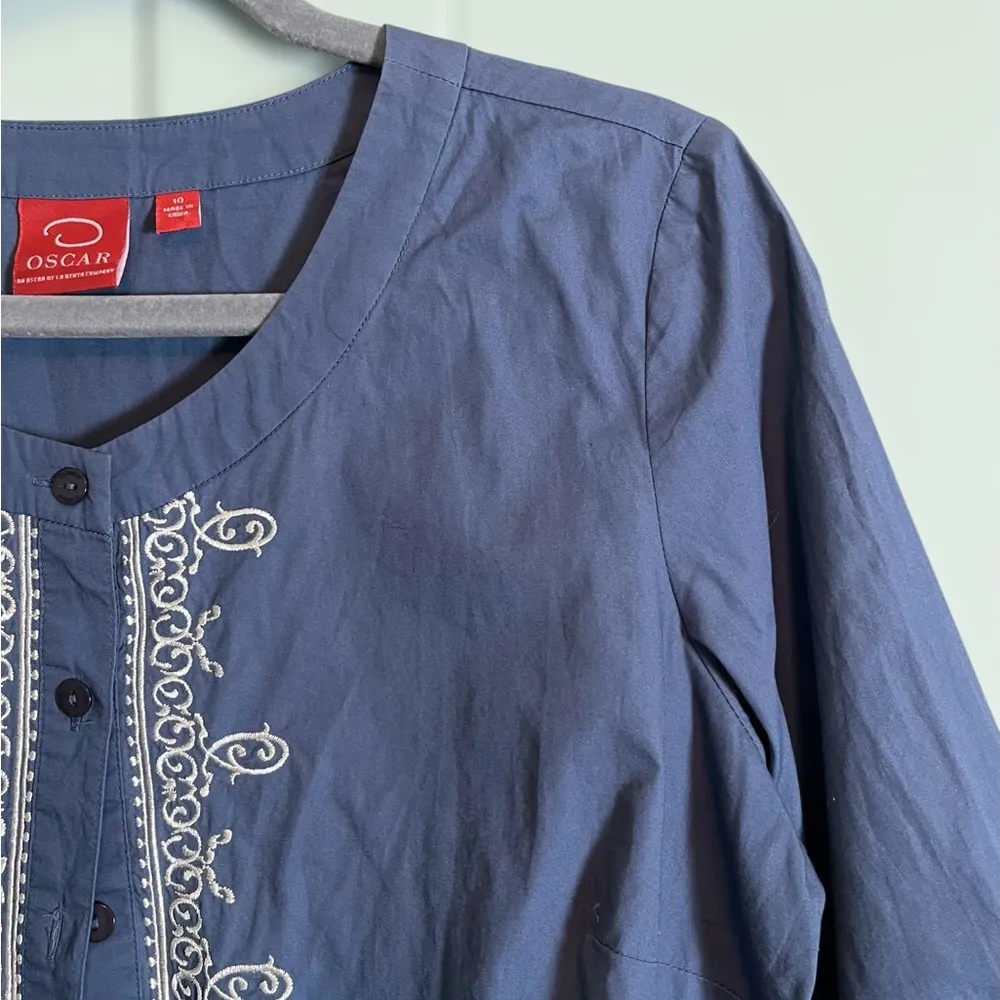 Oscar an  Company Cotton Top. Blue W/ White Embroidery. - Image 4