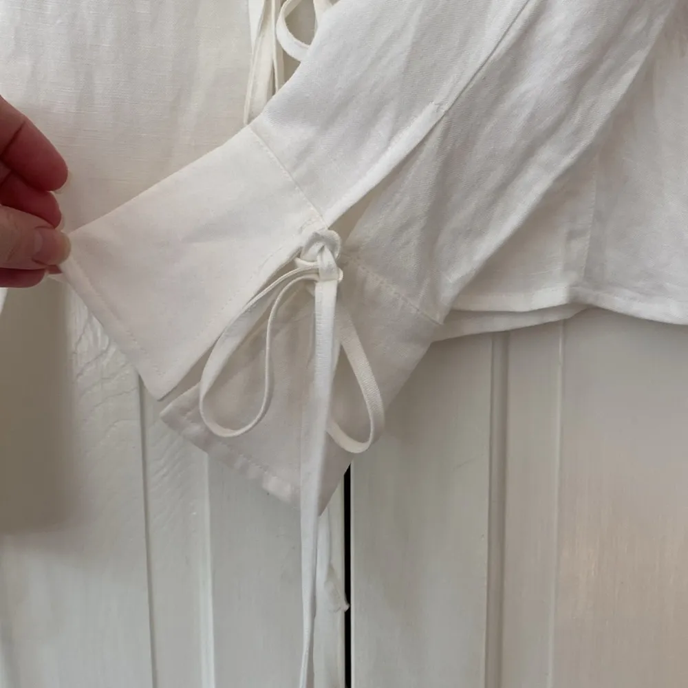 BLANK NYC White Linen Blend Tie Front Blouse Bell Sleeves Size Medium 70s Boho - Image 6