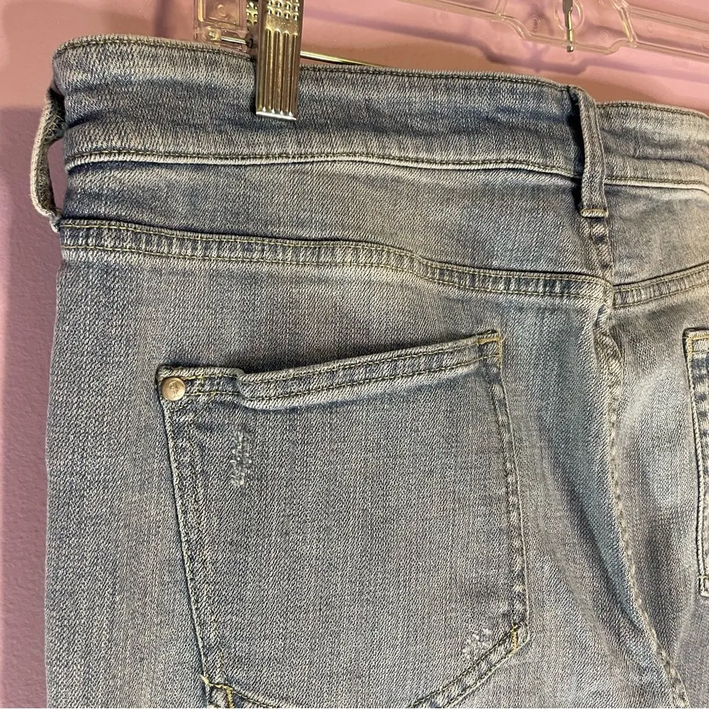 Pilcro and the Letterpress Anthro Pilcro Em Relaxed Cropped Distressed Frayed Jeans Light Denim Size 32 - Image 7
