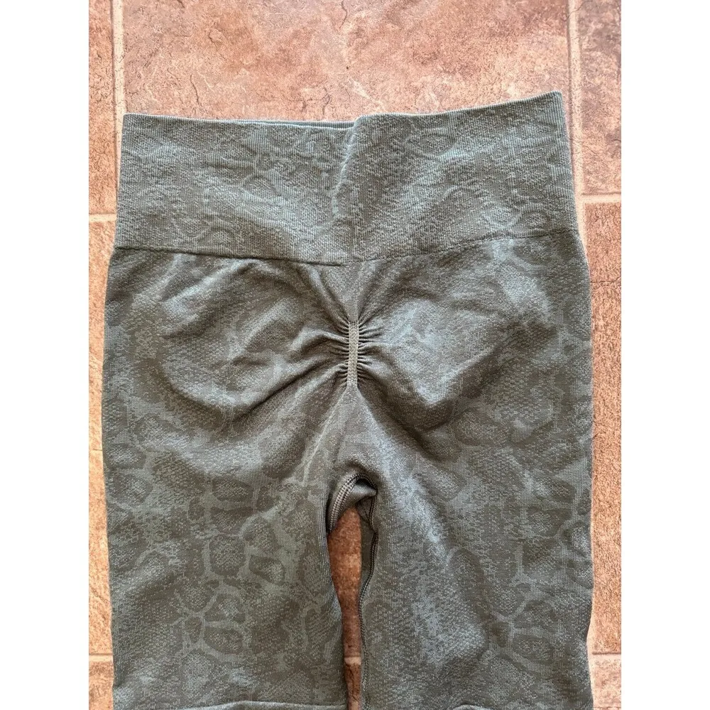 Gymshark Adapt Animal Seamless Shorts Size Small - Image 8